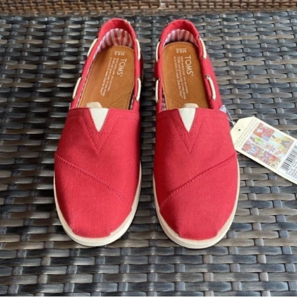 Toms men’s shoes size 8.5.